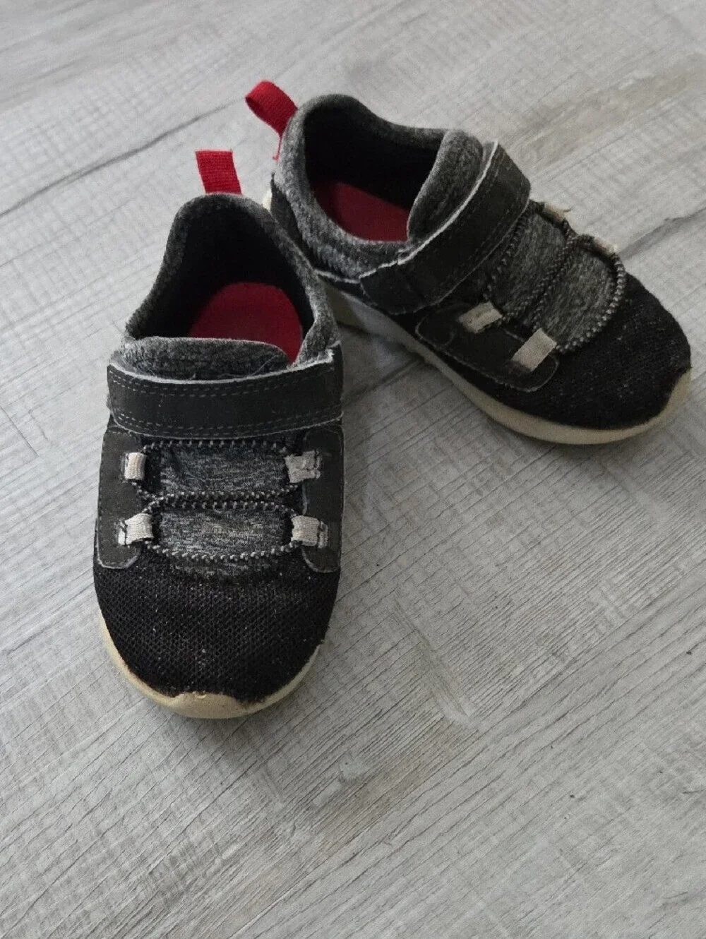 Carter's Black and Red Kids Hook-and-Loop Sneakers Size 9